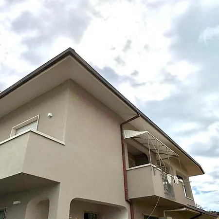 Апартаменти Dc Tdl В'яреджо